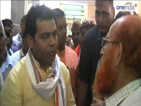सरकारी अस्पताल में गंदगी देख श्रीकांत शर्मा का फूटा गुस्सा, डॉक्टरों की लगाई क्लास