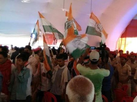 बीजेपी और कांग्रेस कार्यकर्ताओं में हिंसक झड़प, कई घायल