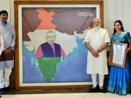 25 साल की लड़की ने पीएम मोदी को दिया अपने हाथों से बना 350 किलो का तोहफा