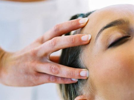 आखिर आपसे क्या कहता है शरीर के अंगों का फड़कना?