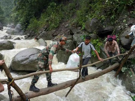 भूस्‍खलन के बाद अरुणाचल में फंसे 200 से ज्‍यादा लोगों को सेना ने बचाया