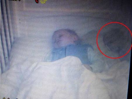 VIDEO: जब मां ने 18 महीने के बच्चे के बिस्तर पर देखा भूत