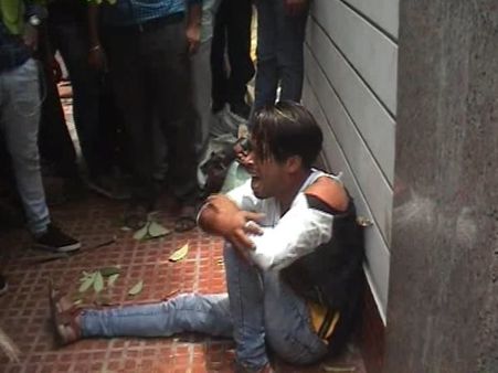 VIDEO: चोर की उतारी ऐसी आरती कि कमजोर दिल हो तो ना ही देखें!