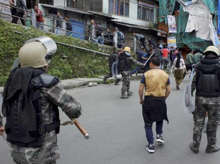 दार्जिलिंग के बोर्डिंग स्‍कूलों में पढ़ रहे बच्‍चों को 12 घंटे में शहर छोड़ने की मोहलत