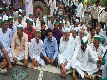 समाज के इस वर्ग ने किया योग का बहिष्कार, सड़क पर लगाया जाम