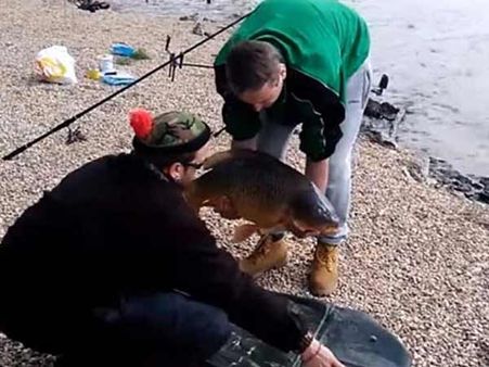 एक शख्‍स जो कूदा बालकनी से, देख‍िए कैसे