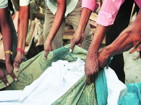 इस 'निर्भया' के लिए क्यों नहीं दिख रहा वो गुस्सा! गैंगरेप के बाद मौत से लड़ रही है बच्ची
