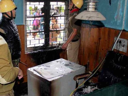 गोरखालैंड की मांग को लेकर सुलगा दार्जिलिंग, बंद के पहले दिन बवाल