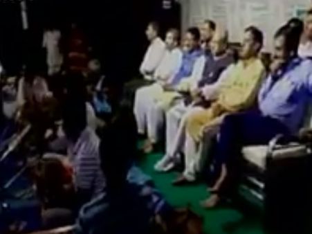 VIDEO: झाड़फूंक करने वालों के सम्मान कार्यक्रम में पहुंचे बीजेपी के दो मंत्री, मचा बवाल