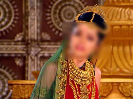 राष्ट्रगान के समय सेक्स करते कपल के बाद कुंती पर कविता, बवाल