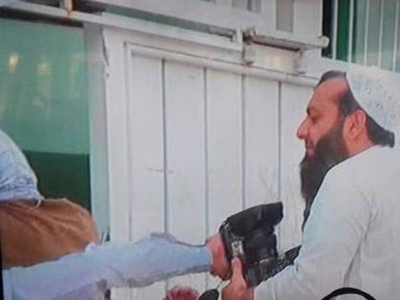 रोजे के दौरान पीया पानी तो पाकिस्तान में पत्रकार की हुई पिटाई