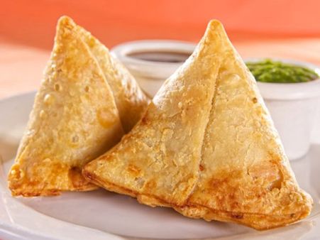 2 समोसे की कीमत 266 रुपए, ये भी है एक घोटाला