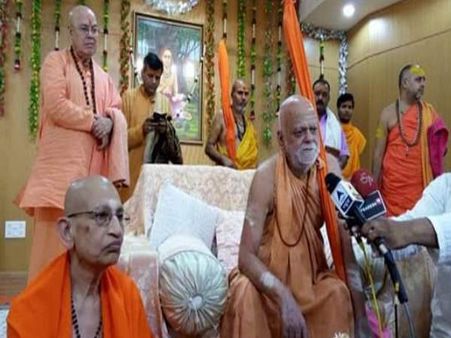 संघ के करीबी रामनाथ के बाद संतों ने की अपने करीबियों की बात