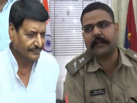 शिवपाल पर भारी पड़ रहा है सैफई का दरोगा, थाने में सुननी पड़ी खरी-खरी
