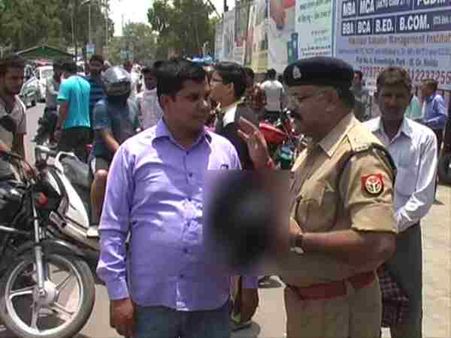 बुलंदशहर पुलिस की अनोखी पहल, ट्रैफिक रूल तोड़ने वालों को दिया ये 'गिफ्ट'