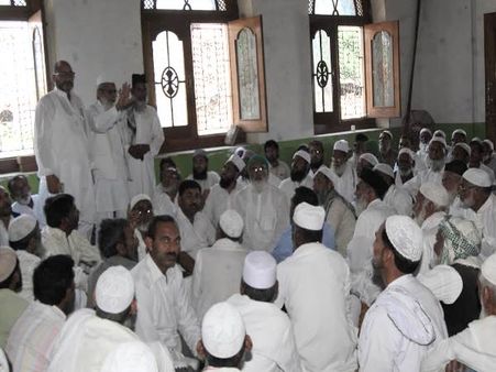 तीन तलाक दिया तो पंचायत ने ठोका पति पर 2 लाख का जुर्माना