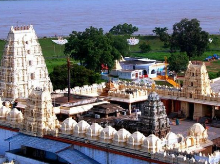 इस प्रसिद्ध मंदिर में जाना है तो जींस, टी-शर्ट से करना पड़ेगा तौबा