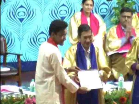 IIT में टूटी अंग्रेजों की परंपरा, छात्रों ने कुर्ता-पैजामा पहनकर ली डिग्री