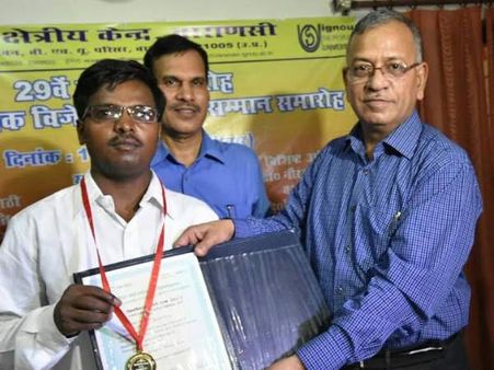 यूपी:उम्रकैद की सजा काट रहा कैदी पढ़ाई कर बना गोल्ड मेडलिस्ट