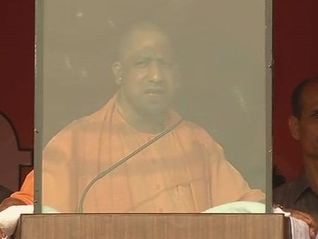 बिहार दौरे पर सीएम योगी: नीतीश-लालू गठबंधन को बताया बेमेल शादी, तीन तलाक पर भी घेरा