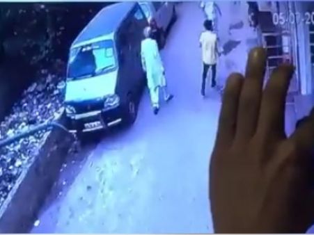 एकतरफा प्यार में लड़की को 21 बार चाकुओं से गोदा, सीसीटीवी में कैद हुई घटना