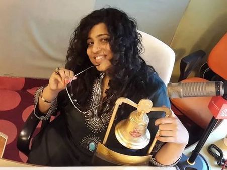 BMC के खिलाफ वीडियो जारी कर फंसी खूबसूरत RJ मलिष्का, मिला नोटिस