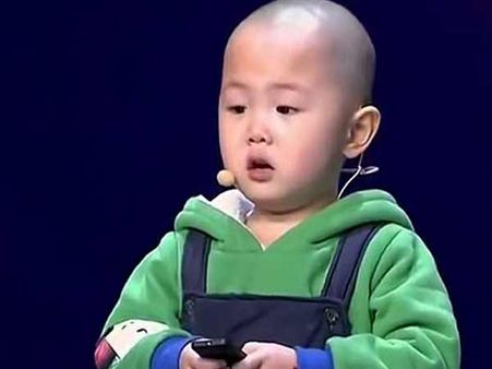 तीन साल का यह बच्‍चा बड़े-बड़े डांसर्स को कर देता है पीछे, हंसकर आप भी हो जाएंगे लोटपोट