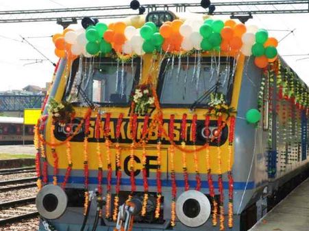 भारत ने दुनिया को दी पहली सोलर ट्रेन, महिलाओं के लिए ये हैं खास सुविधाएं