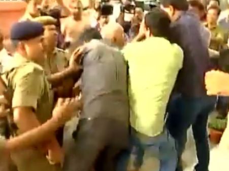 वीडियो: तेजस्वी यादव के सुरक्षा अधिकारियों ने मीडियाकर्मियों से की मारपीट