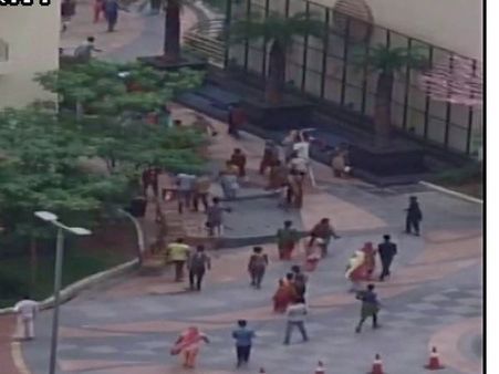 नौकरानी को पीटने पर भीड़ ने नोएडा की एक सोसायटी पर किया हमला