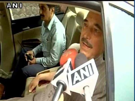 गुजरात: कांग्रेस में खौफ, मदद के लिए खटखटाया चुनाव आयोग का दरवाजा