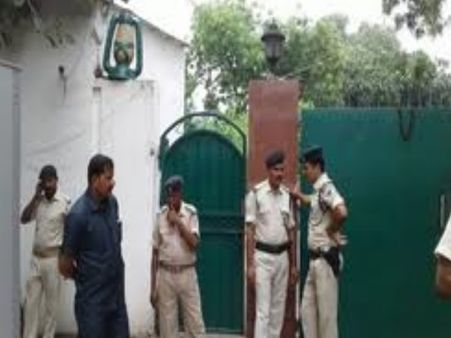 लालू के ठिकानों पर छापेमारी के बाद अब बिहार में हाई अलर्ट