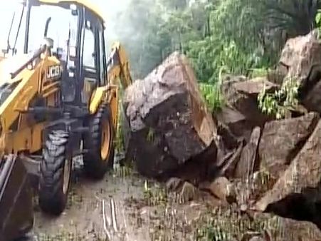 माउंट आबू में बाढ़ और लैंडस्लाइड से हालात खराब, 2000 पर्यटक फंसे