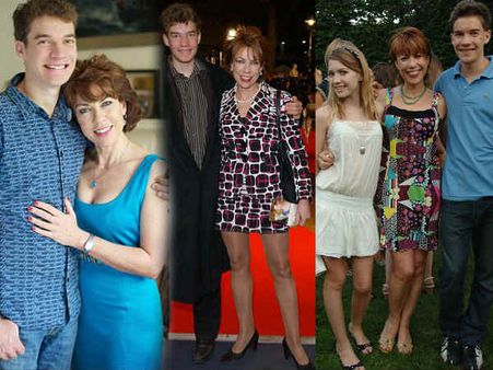 बेटे का अकेलापन दूर करने के लिए मां ने हायर की कॉलगर्ल