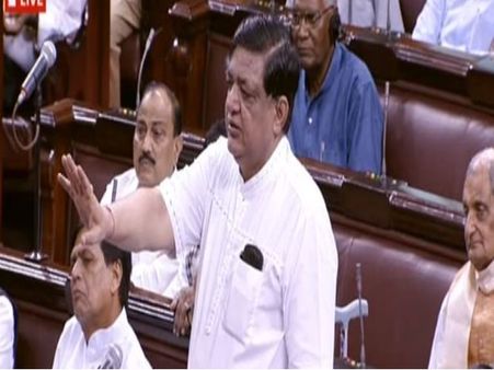 मानसून सत्र: किसानों की समस्याओं पर बहस के बीच सपा ने की सांसदों की सैलरी बढ़ाने की मांग