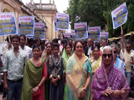 केन-बेतवा लिंक परियोजना का जबरदस्त विरोध, राजमाता भी उतरीं सड़कों पर