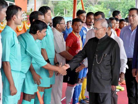 रिटायरमेंट के बाद राष्‍ट्रपति प्रणब मुखर्जी को मिलेगी 75,000 रुपए की सैलरी, जानिए कैसी होगी जिंदगी