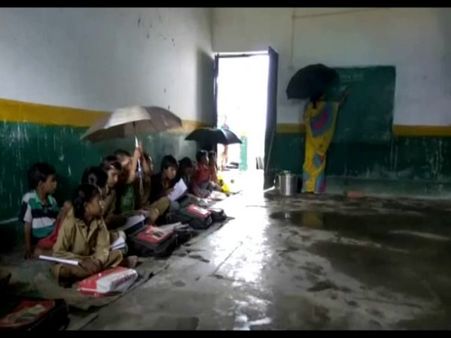 VIDEO: स्कूल नहीं मौत के मुंह में आते हैं छोटे-छोटे बच्चे, ये कैसी पढ़ाई?