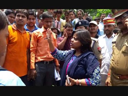 VIDEO: सिटी मजिस्ट्रेट की बच्चों को चेतावनी, कहा- ऐसे अधिकारी नहीं बन पाओगे!