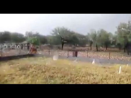 VIDEO: जब आसमान से बरसी ऐसी आफत की पानी में उठने लगा 'धुआं'