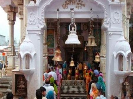 मंदिरों में पुराने नोट चढ़ाकर भगवान को भी धोखा दे रहे हैं भक्त!