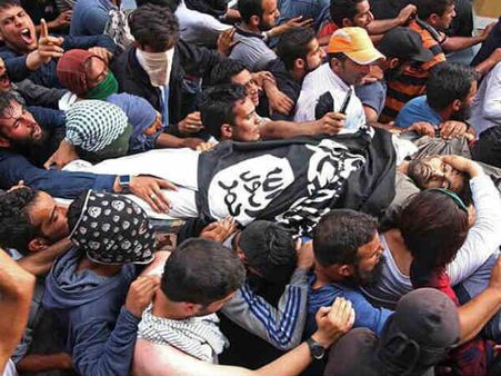 कश्‍मीर घाटी में ISIS के झंडे में लिपटा मिला आतंकी का शव, सुरक्षा एजेंसियां चौकन्‍नी