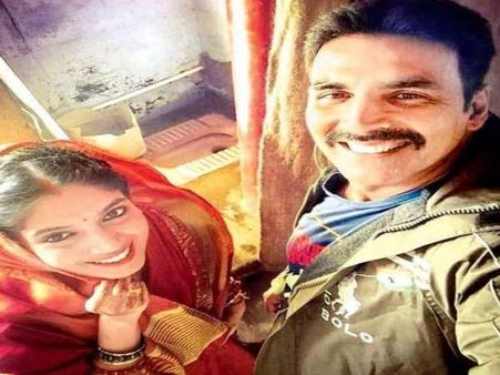 विवादों में फिल्म 'टॉयलेट', प्रोड्यूसर पर स्टोरी और डायलॉग चुराने का आरोप