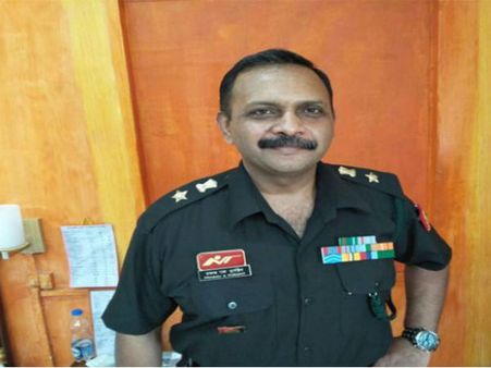 9 साल बाद सेना की वर्दी पहनकर मुस्कुराए कर्नल पुरोहित