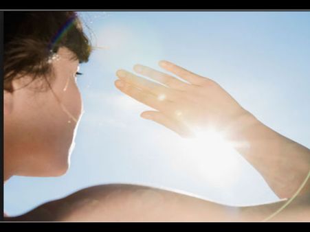 सूर्य ग्रहण: 20 सेकेंड के लिए देखा Solar Eclipse, चली गई आंखों की रोशनी