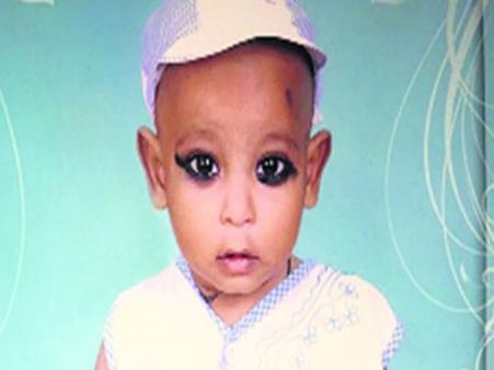 युवती ने हेडफोन लगा रखा था और मासूम को कुचल दिया