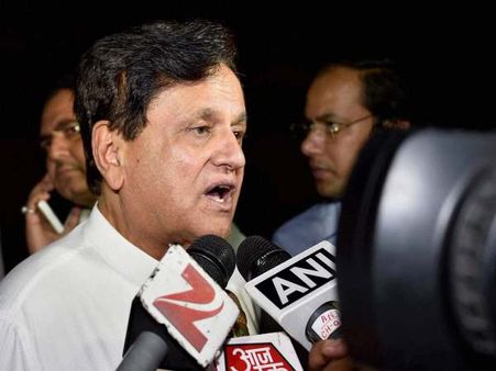 आसान नहीं है अहमद पटेल का सफर, शिया मुसलमानों ने खोला मोर्चा