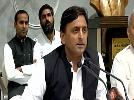 गोरखपुर हादसा: मृतकों के परिजनों को लाश देकर भगा दिया गया- अखिलेश यादव