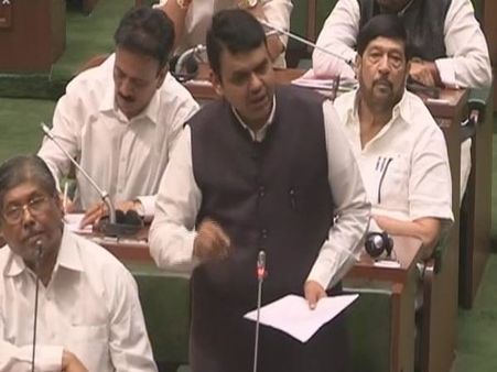 मराठों का दम देखने के बाद सीएम फडणवीस ने किए बड़े एलान