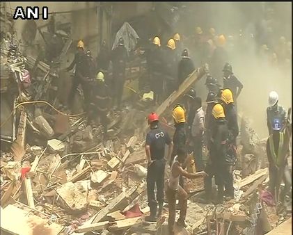 कैंटीन में सोए थे लोग, और गिर गई इमारत- देखें दर्दनाक PHOTOS